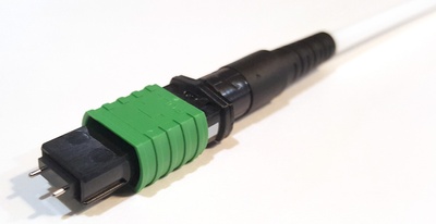 Разъём TeraSPEED® QWIK-FUSE MPO12/APC со штырьками для полевой установки на ленточный кабель