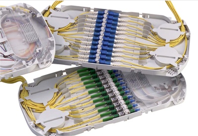 Поддон FIST-GPST проходные адаптеры: 24 LC APC, пигтейлы: да, гильзы: нет, держатель сплайсов: ANT, организация кабеля: right routing, цвет: серый