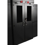 Распашные двери коридора 1200 мм для шкафов LANMASTER DCS 48U, стекло, без замка